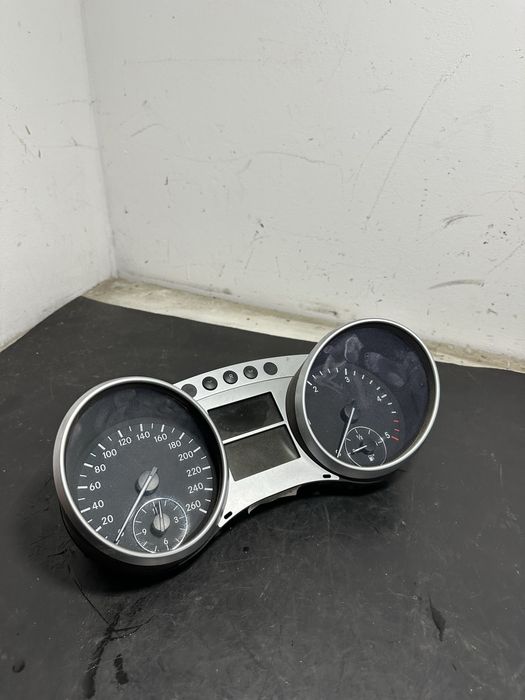 Ceas ceasuri bord Mercedes ML W164 ML320 3.0 diesel A2514402011