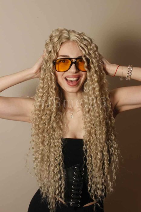 Дълга къдрава тъмноруса лейс фронт перука Луна