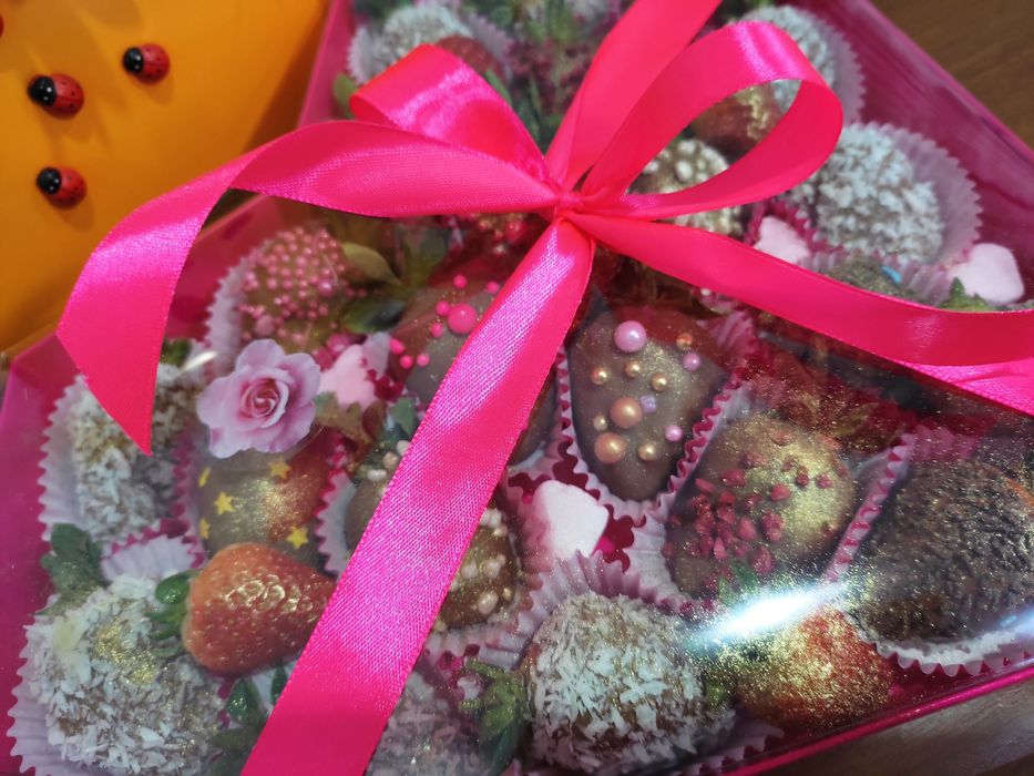 Клубника в шоколаде спелая