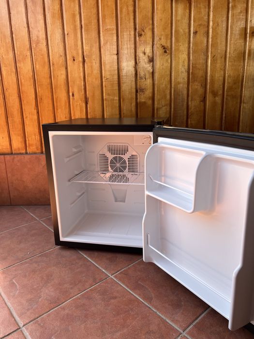 Frigider Klarstein 38L/ 12v, 220v/Nou