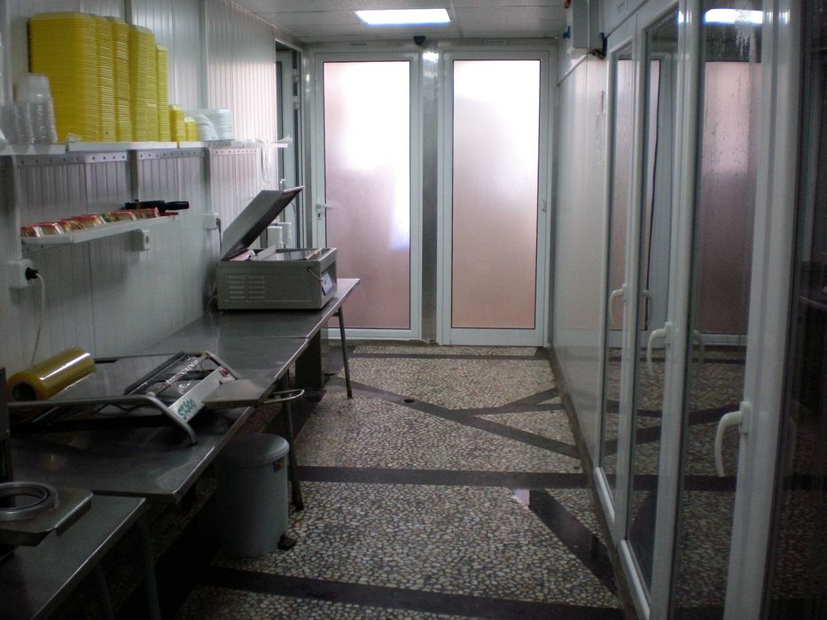 Дава се под наем Промишлена сграда в Шумен, Център - 400 кв.м за 306 € - Снимка #2