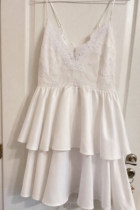 Нова бяла рокля bohoo premium размер L / EU 44