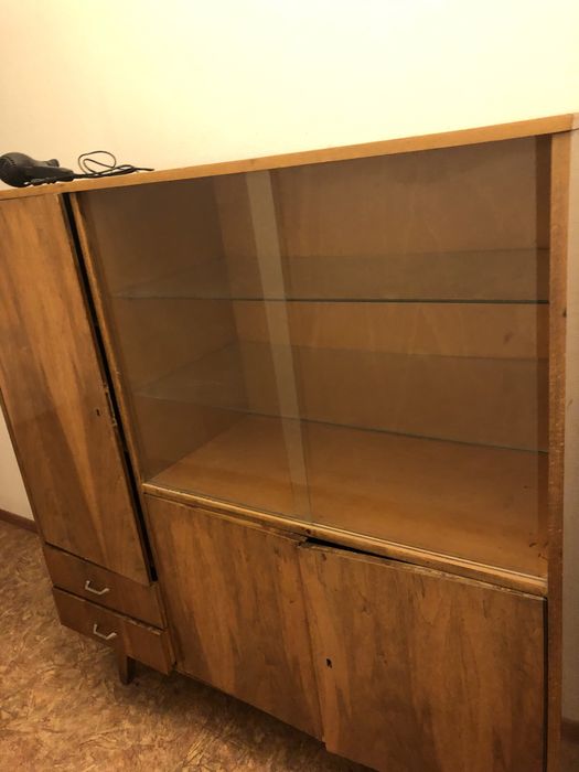 Продам Сервант советский из дуба .