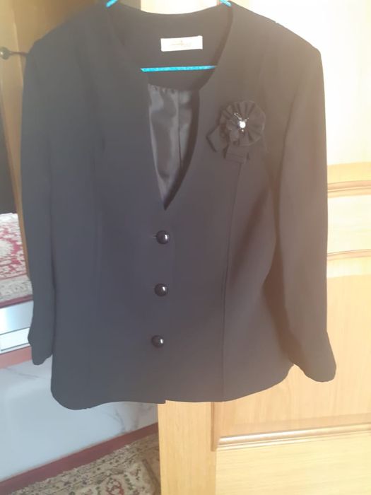 Женский костюм .