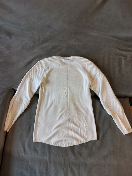 5бр Блузи, 2бр суитчъра, 1 комплект анцуг