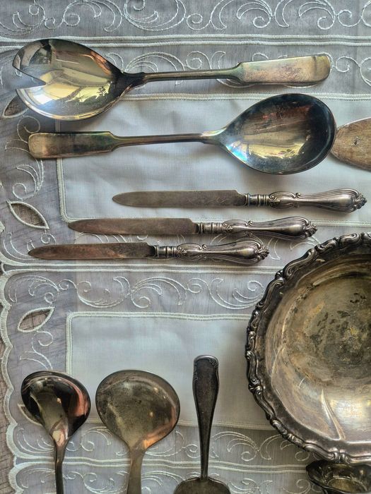 Посребрени прибори и съдове