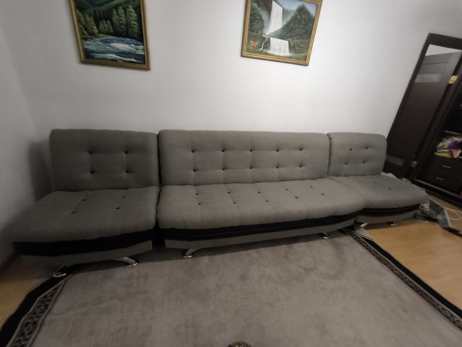 Продаю диван серый