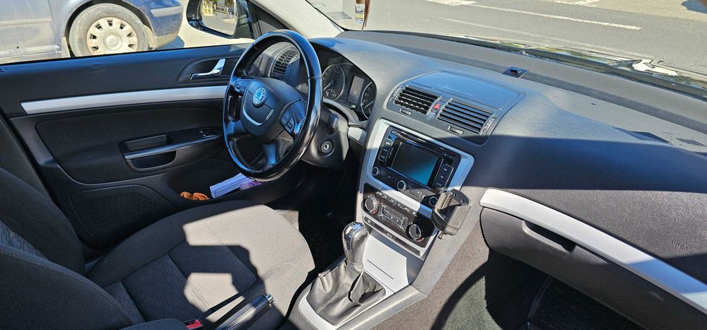 SKODA Octavia 2010 — imagine 5