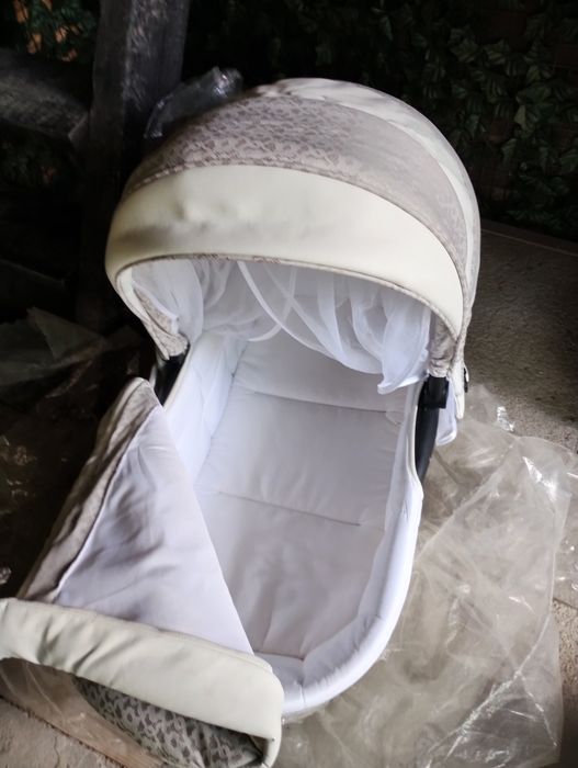 Продавам бебешка количка