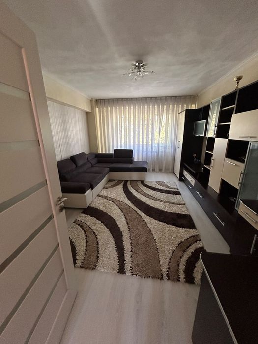 dau in chirie apartament de 3 camere — fotografia 1