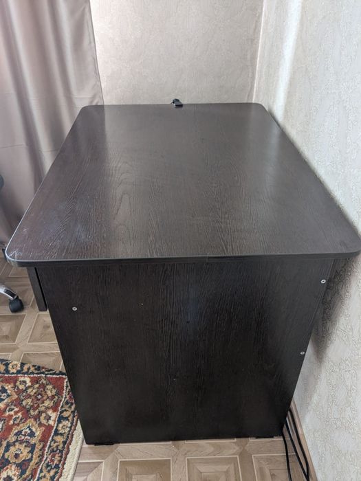 Продам письменный стол 97х70х75