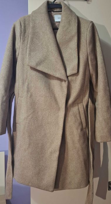 продавам палто! Чисто ново, пробвано, без етикет!