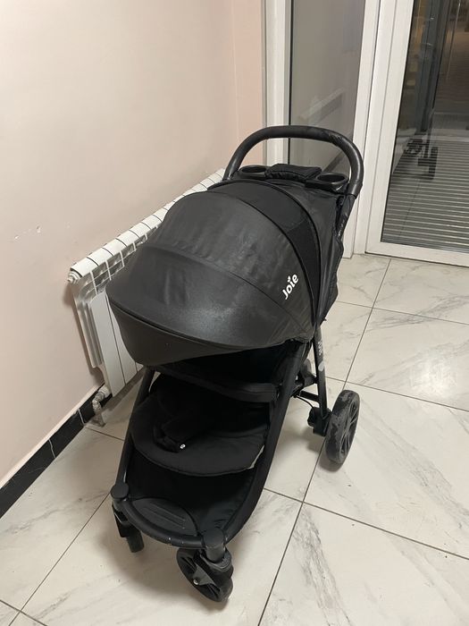 Детская прогулочная коляска