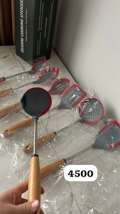 Набор поварешек и ножей