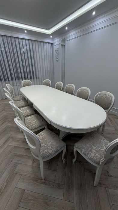 Стол со стульями