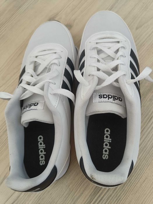 Продавам маратонки.