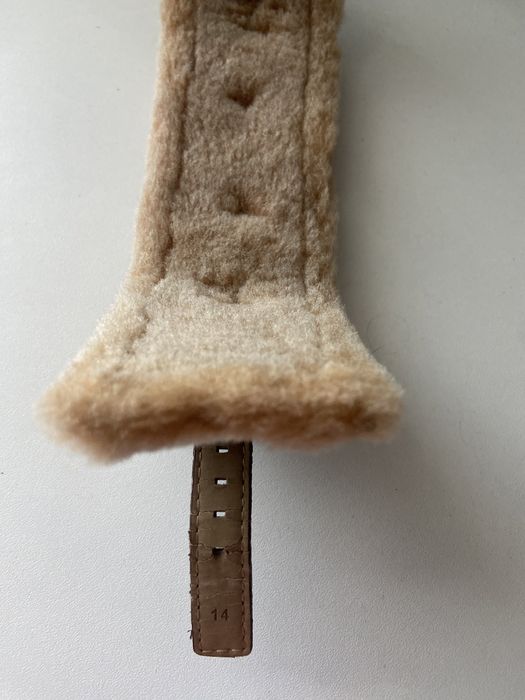 Кафяв часовник-гривна Tommy Hilfiger със седефен циферблат