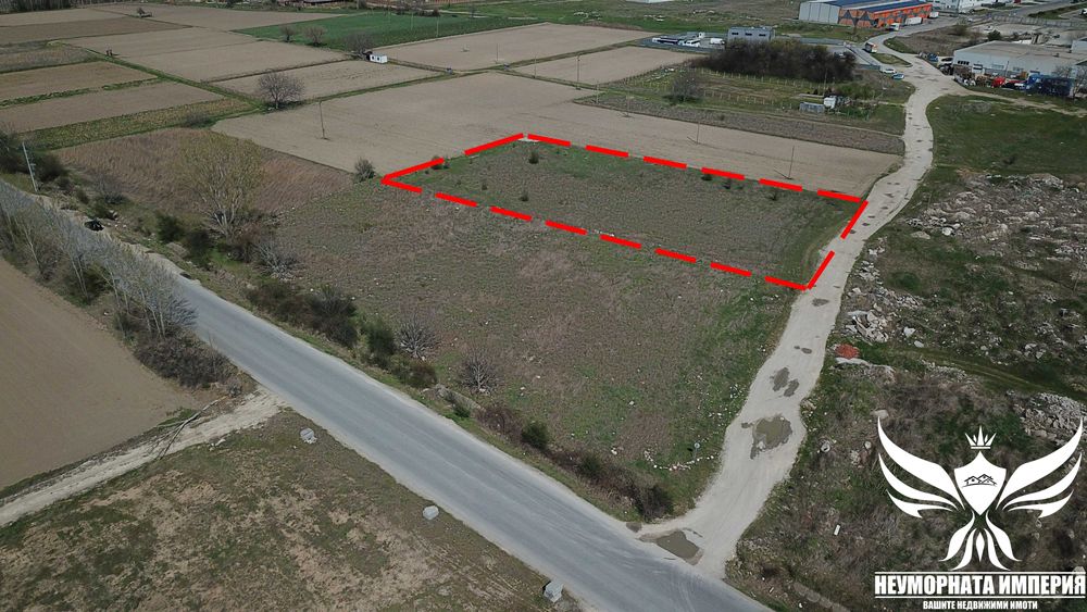 Продавам земя 4900кв.м. на втора линия към с.Стряма