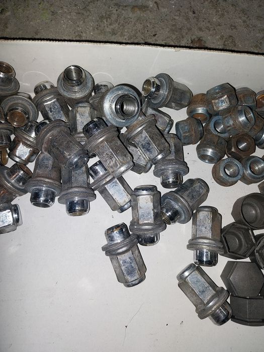 Болтове и Гайки за джанти BMW Toyota VW OPEL Sharan PEUGEOT CITROEN