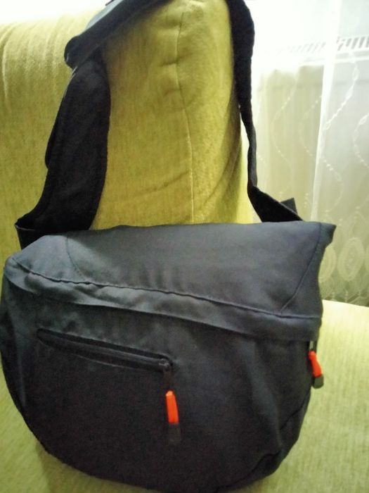 Genți de umăr noi din piele prima 100 lei ,restul 50 lei buc.