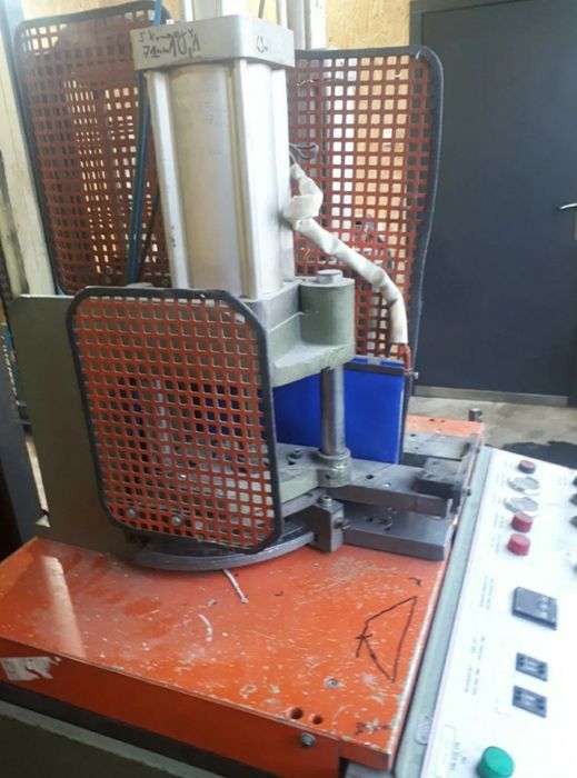 Едноглава залепваща машина WEGOMA-Германия за дограма