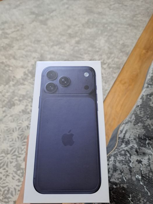 Продам Айфон 17про мах