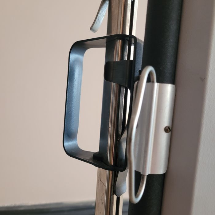 Кино екран на тринога.