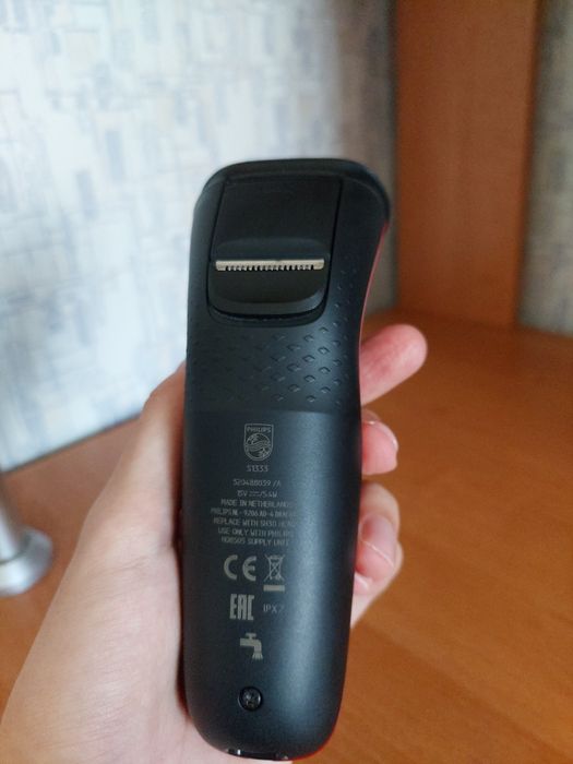 Продам электробритву Phillips S1333 в отличном состоянии