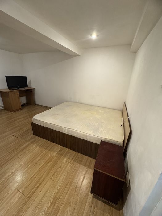 Inchiriez camera la curte sector 3