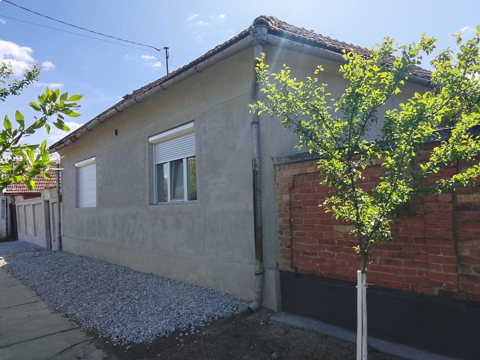 Vind casa cu gradina in loc.Nadab suprafața totală 1347 m.p