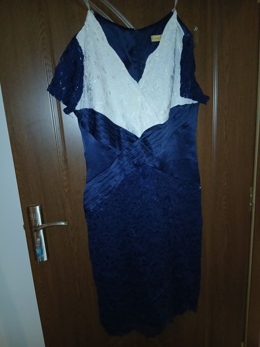 Официални роклии