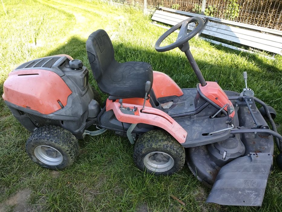 Husqvarna tractor iarba