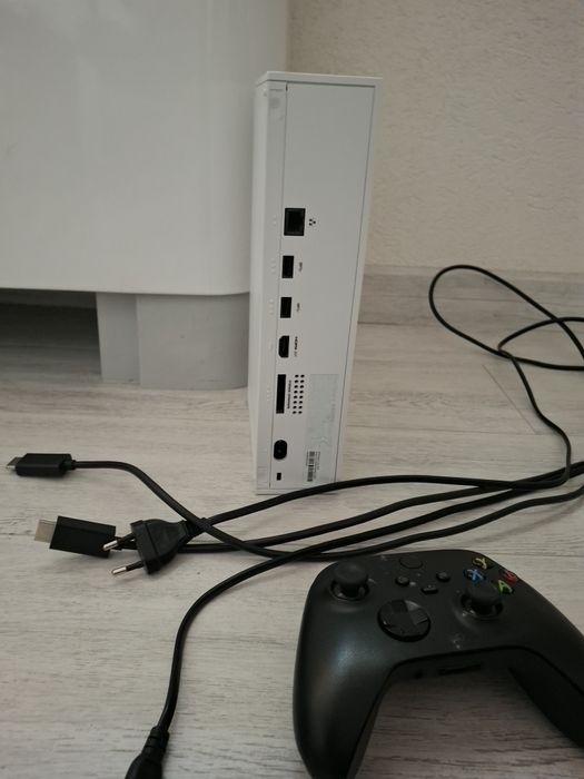 Продавам Xbox Series S