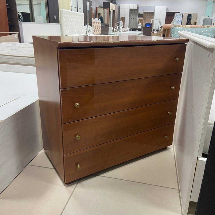 БУ Комод коричневый. 4 ящика.