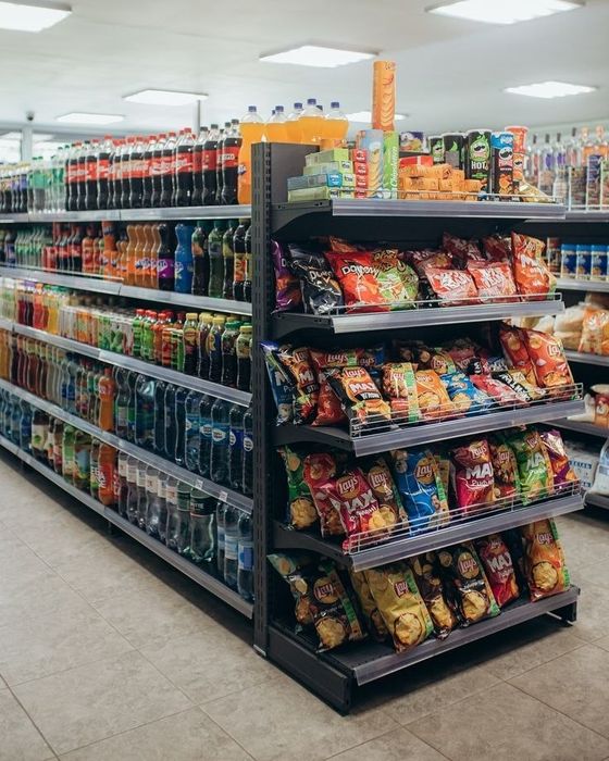 Stellaj savdo komplekslari uchun. Стеллажы для торговых комплексов