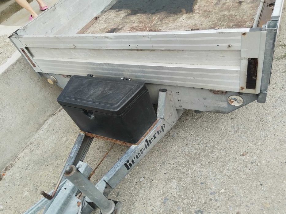 Vând remorca 2000kg
