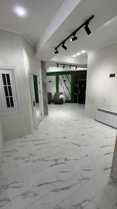Аренда — $900 в месяц, парковочное место включено.