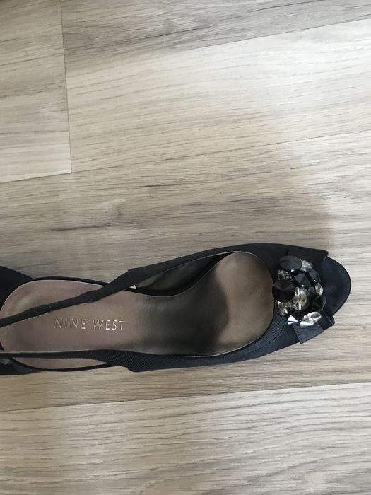 Sandale satin , 38,5, cu accesoriu si fundita