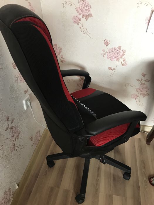 Продам кресло игровое и для роботы дома