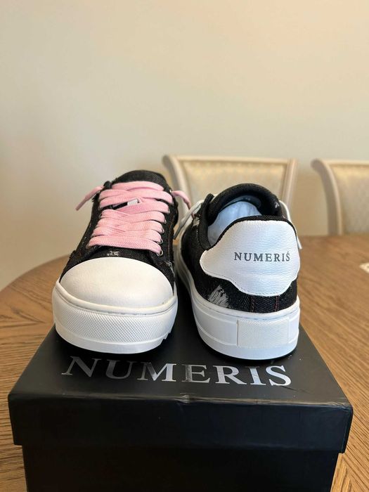 Adidași NUMERIS 42