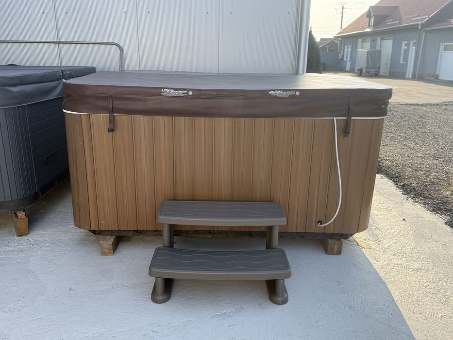 Jacuzzi ciubăr piscină spa