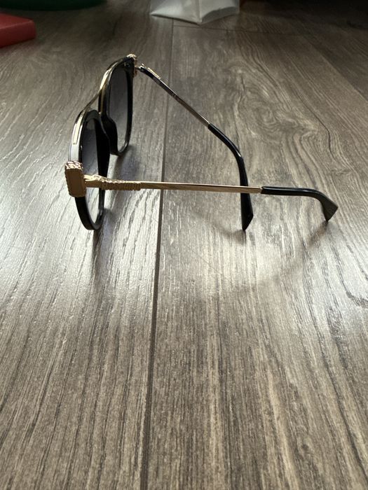 Солнцезащитные очки Moschino