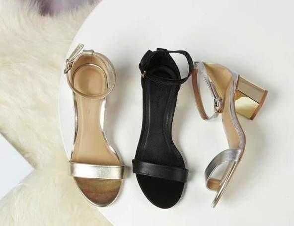 Продам новый кожаные босоножки в цвете "Серебро"