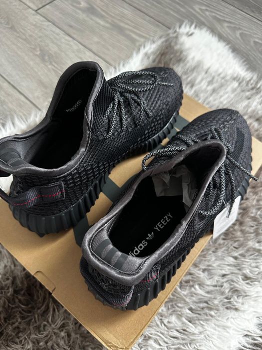 yeezy 350 black  40-45