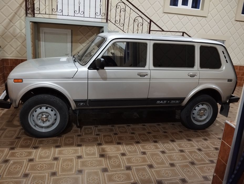 Niva 2131 4×4 sotiladi