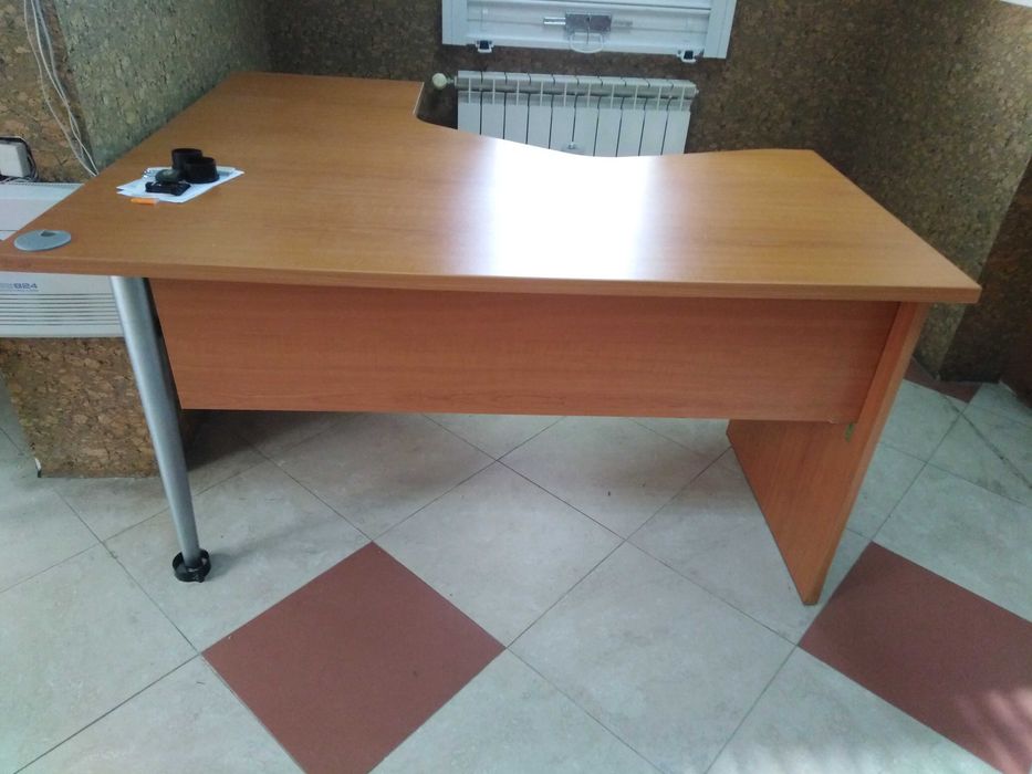 Продавам офис бюра