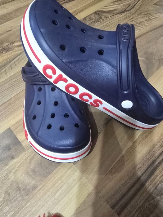 Papuci bărbați Crocs