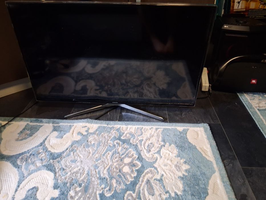 Vand televizor samsung  model ue40H6470ss