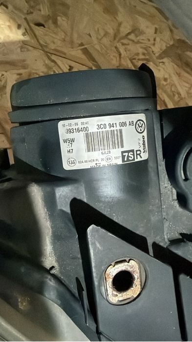 Far dreapta VW PASSAT B6 model cu halogen de europa volan stanga