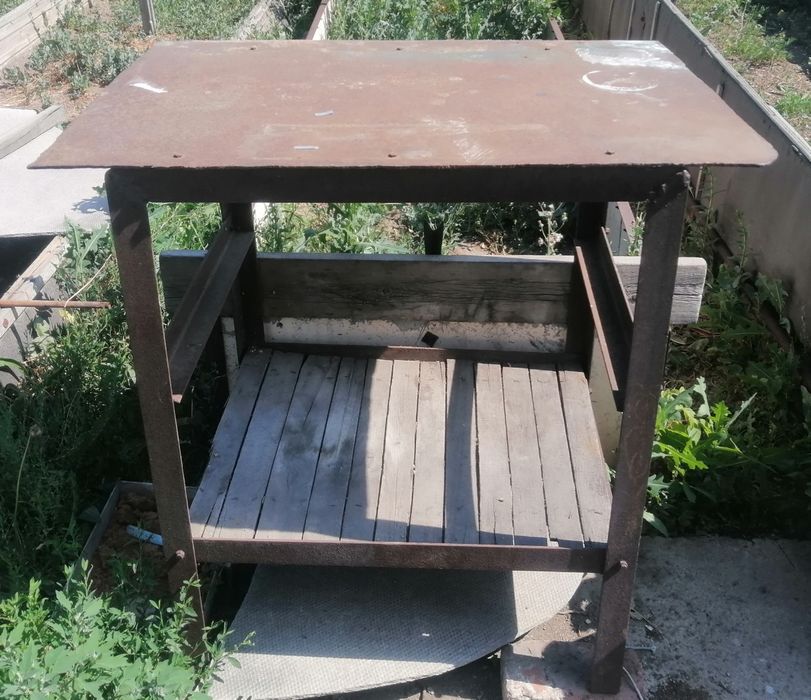 Продаю стол для слесарных работ